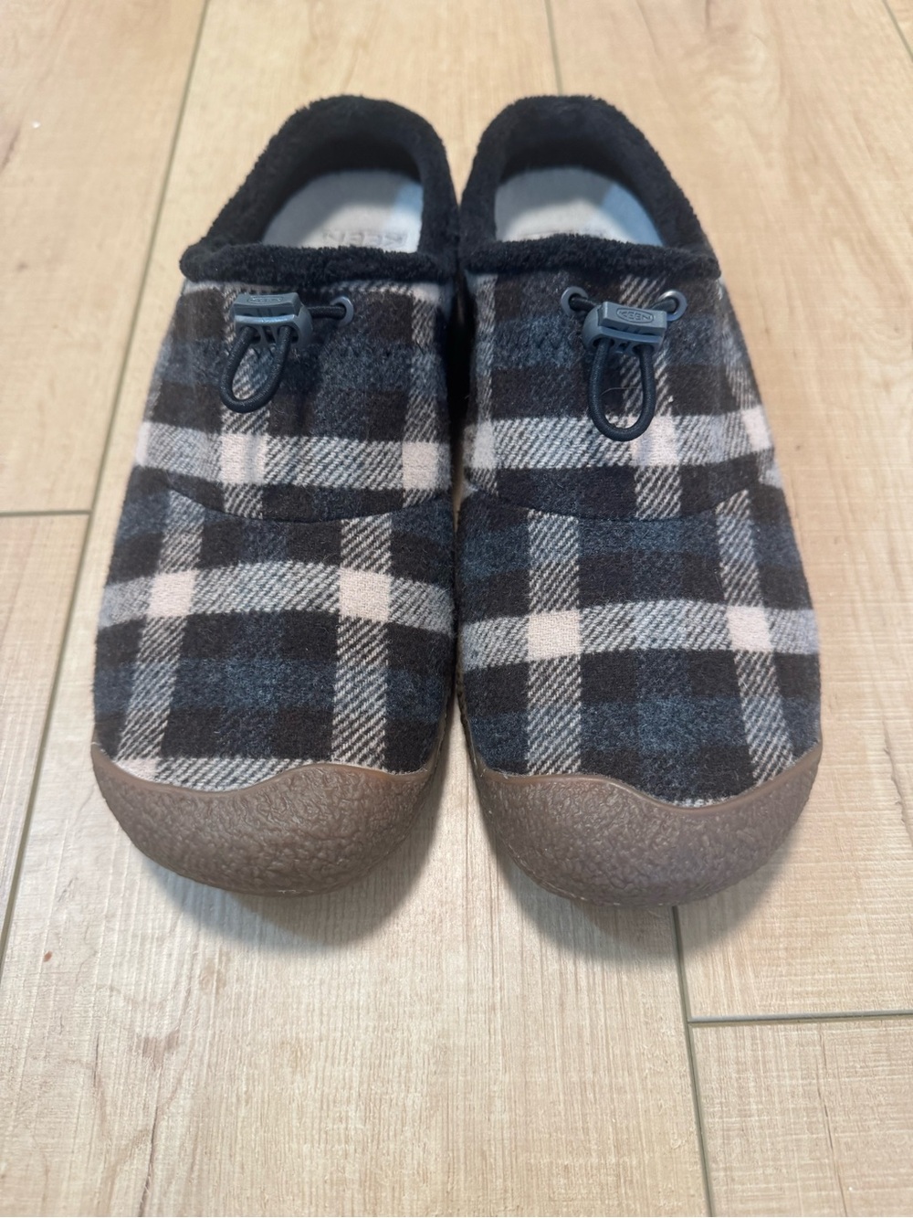 KEEN Women’s 9.5 Brown Plaid Fleece Lined Slip On Clogs Indoor Outdoor Slippers